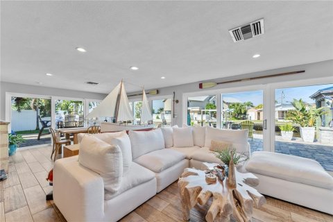 Casa en venta en Port Orange, Florida, 4 dormitorios, 272.2 m2 № 2237286 - foto 18