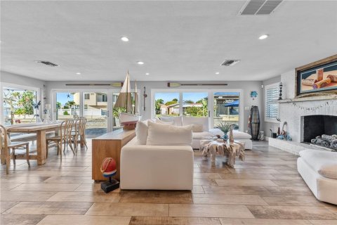 Casa en venta en Port Orange, Florida, 4 dormitorios, 272.2 m2 № 2237286 - foto 17