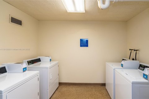Copropriété à vendre à Aventura, Floride: 2 chambres, 98.29 m2 № 2061171 - photo 30