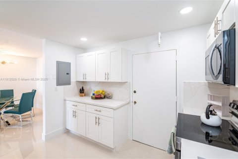 Copropriété à vendre à Aventura, Floride: 2 chambres, 98.29 m2 № 2061171 - photo 11