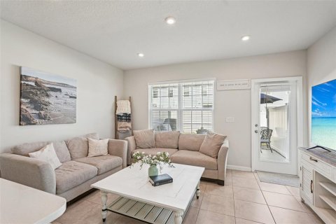 Townhouse in Bradenton, Florida 3 bedrooms, 132.94 sq.m. № 2110807 - photo 3