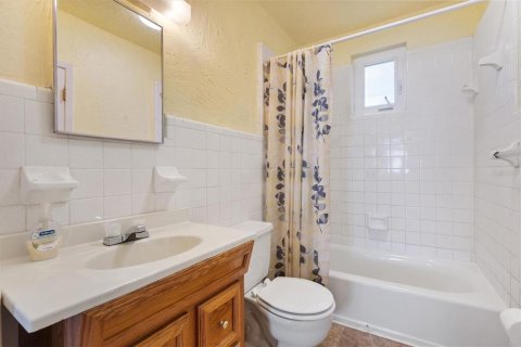 House in Leesburg, Florida 3 bedrooms, 135.08 sq.m. № 2235658 - photo 24