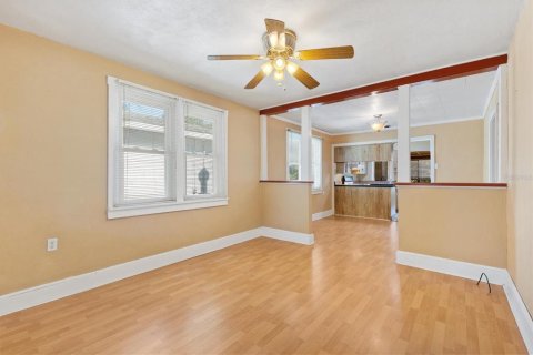 House in Leesburg, Florida 3 bedrooms, 135.08 sq.m. № 2235658 - photo 16
