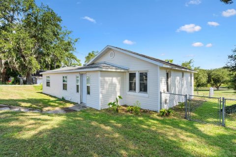House in Leesburg, Florida 3 bedrooms, 135.08 sq.m. № 2235658