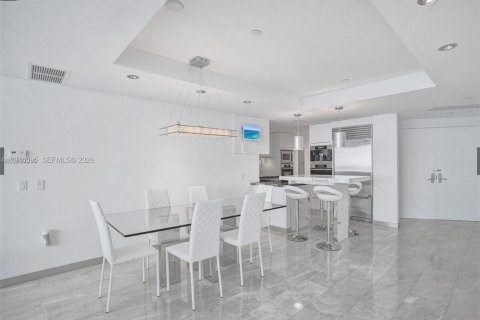 Condo in Sunny Isles Beach, Florida, 2 bedrooms  № 2002551 - photo 5