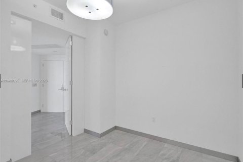 Condo in Sunny Isles Beach, Florida, 2 bedrooms  № 2002551 - photo 18