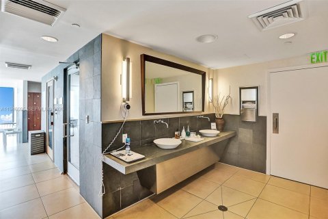 Condo in Sunny Isles Beach, Florida, 2 bedrooms  № 2002551 - photo 30