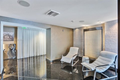 Condo in Sunny Isles Beach, Florida, 2 bedrooms  № 2002551 - photo 28