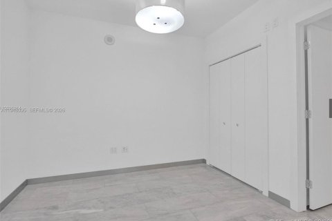 Condo in Sunny Isles Beach, Florida, 2 bedrooms  № 2002551 - photo 16