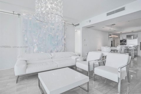 Condo in Sunny Isles Beach, Florida, 2 bedrooms  № 2002551 - photo 7