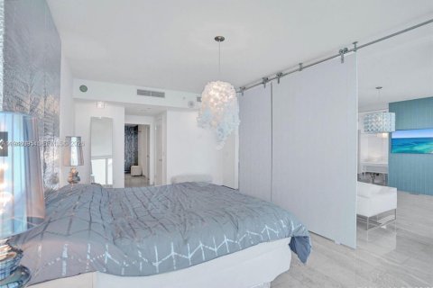 Condo in Sunny Isles Beach, Florida, 2 bedrooms  № 2002551 - photo 11