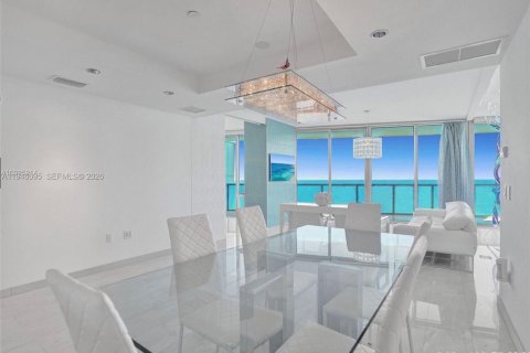 Condo in Sunny Isles Beach, Florida, 2 bedrooms  № 2002551 - photo 2