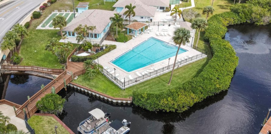 Condo in Jensen Beach, Florida, 2 bedrooms  № 1011694
