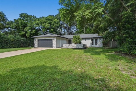 House in DeLand, Florida 3 bedrooms, 157.93 sq.m. № 2277147