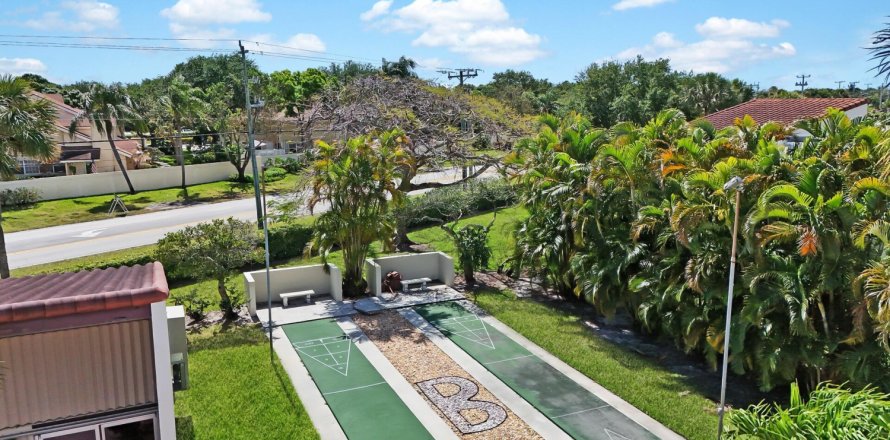 Condominio en Palm Springs, Florida, 2 dormitorios  № 1118037