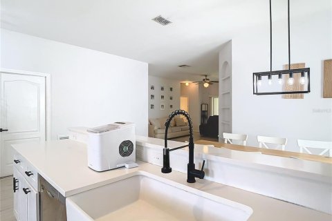 House in Orlando, Florida 4 bedrooms, 137.87 sq.m. № 1717065 - photo 4