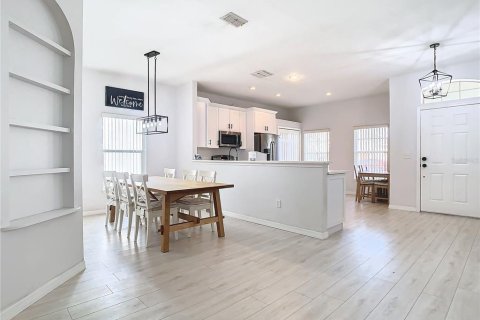 House in Orlando, Florida 4 bedrooms, 137.87 sq.m. № 1717065 - photo 8