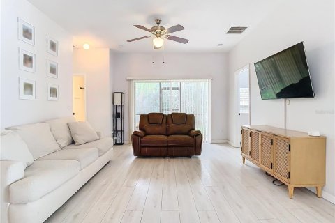 House in Orlando, Florida 4 bedrooms, 137.87 sq.m. № 1717065 - photo 10