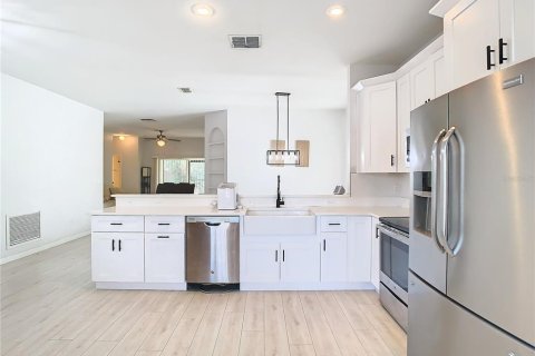 House in Orlando, Florida 4 bedrooms, 137.87 sq.m. № 1717065 - photo 6