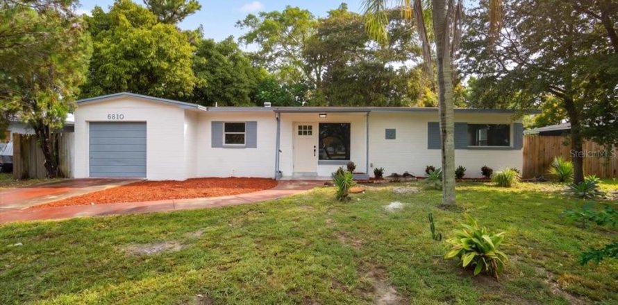 Villa ou maison à Saint Petersburg, Floride 3 chambres, 107.02 m2 № 2410536