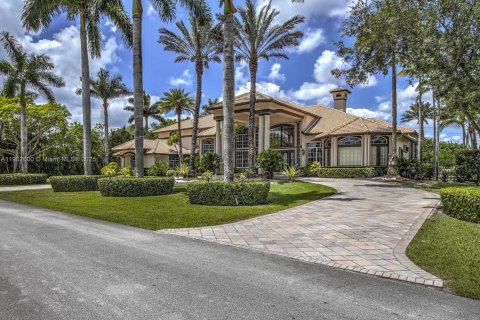 House in Weston, Florida 7 bedrooms, 711.35 sq.m. № 1952986 - photo 5