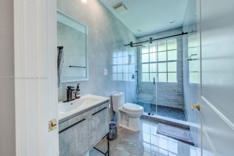 House in Weston, Florida 7 bedrooms, 711.35 sq.m. № 1952986 - photo 30