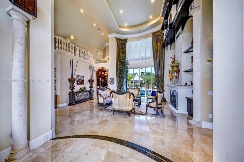 House in Weston, Florida 7 bedrooms, 711.35 sq.m. № 1952986 - photo 10