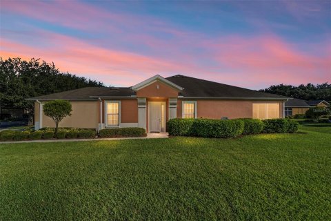 Casa en Ocala, Florida 2 dormitorios, 144.56 m2 № 2105504