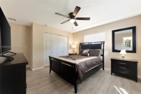 House in Sarasota, Florida 3 bedrooms № 2069095 - photo 17