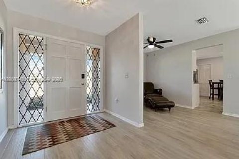 House in Sarasota, Florida 3 bedrooms № 2069095 - photo 5