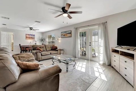 House in Sarasota, Florida 3 bedrooms № 2069095 - photo 9