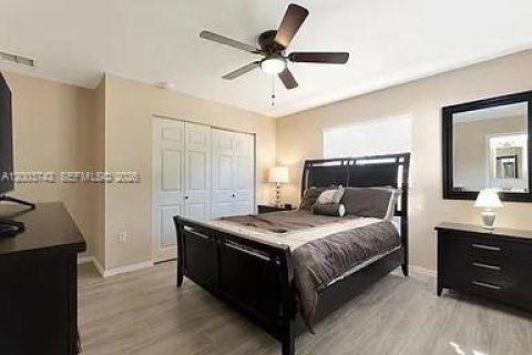 House in Sarasota, Florida 3 bedrooms № 2069095 - photo 3