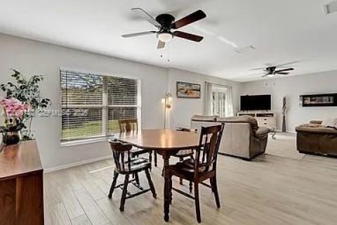 House in Sarasota, Florida 3 bedrooms № 2069095 - photo 4