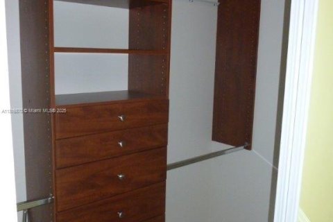 Снять в аренду кондоминиум в Авентура, Флорида 3 спальни, 304.16м2, № 1772586 - фото 2