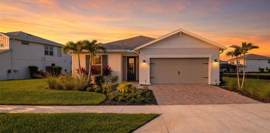 House in Punta Gorda, Florida 3 bedrooms, 174.93 sq.m. № 2092397