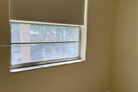 Condo in Coral Springs, Florida, 3 bedrooms  № 1856946 - photo 14