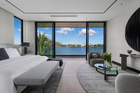 House in Miami Beach, Florida 4 bedrooms, 399.39 sq.m. № 2191137 - photo 19