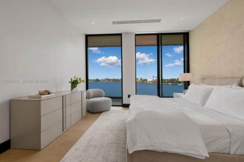 House in Miami Beach, Florida 4 bedrooms, 399.39 sq.m. № 2191137 - photo 29