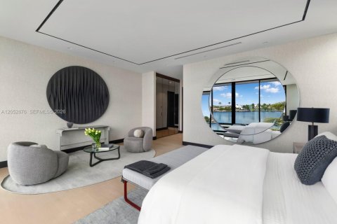 House in Miami Beach, Florida 4 bedrooms, 399.39 sq.m. № 2191137 - photo 18