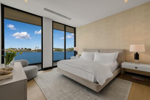 House in Miami Beach, Florida 4 bedrooms, 399.39 sq.m. № 2191137 - photo 28