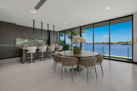 House in Miami Beach, Florida 4 bedrooms, 399.39 sq.m. № 2191137 - photo 9
