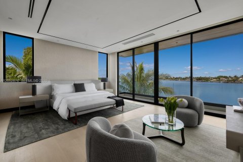House in Miami Beach, Florida 4 bedrooms, 399.39 sq.m. № 2191137 - photo 17