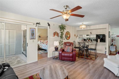 Condo in Hudson, Florida, 2 bedrooms  № 2095648 - photo 8