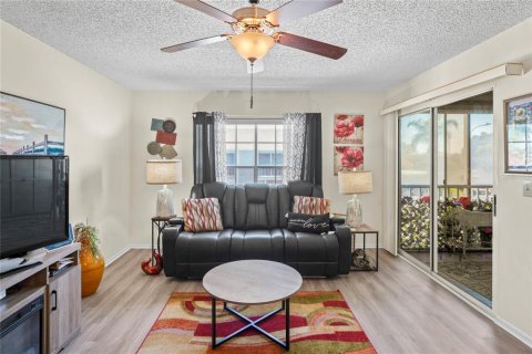 Condo in Hudson, Florida, 2 bedrooms  № 2095648 - photo 7