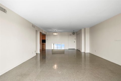 Condominio en alquiler en Treasure Island, Florida, 2 dormitorios, 98.94 m2 № 1869650 - foto 8