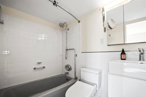 Condominio en alquiler en Treasure Island, Florida, 2 dormitorios, 98.94 m2 № 1869650 - foto 23