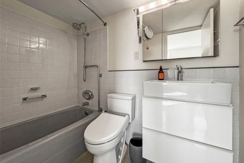 Condominio en alquiler en Treasure Island, Florida, 2 dormitorios, 98.94 m2 № 1869650 - foto 24