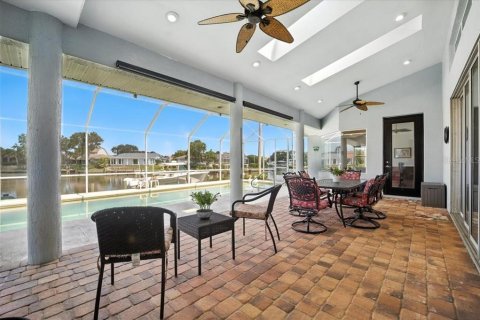 House in Palm Coast, Florida 4 bedrooms, 318 sq.m. № 1907518 - photo 18