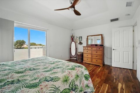 House in Palm Coast, Florida 4 bedrooms, 318 sq.m. № 1907518 - photo 24