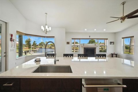 House in Palm Coast, Florida 4 bedrooms, 318 sq.m. № 1907518 - photo 9